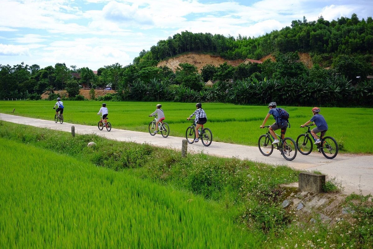 CYCLING TOUR: LEGENDS OF THE HO CHI MINH TRAIL & CENTRAL COAST SYMPHONY 10 DAYS